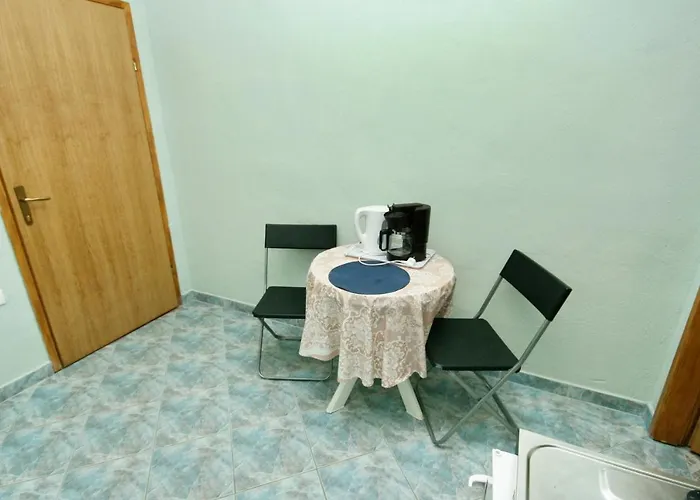 With A Parking Space - 5526 노비비노돌스키